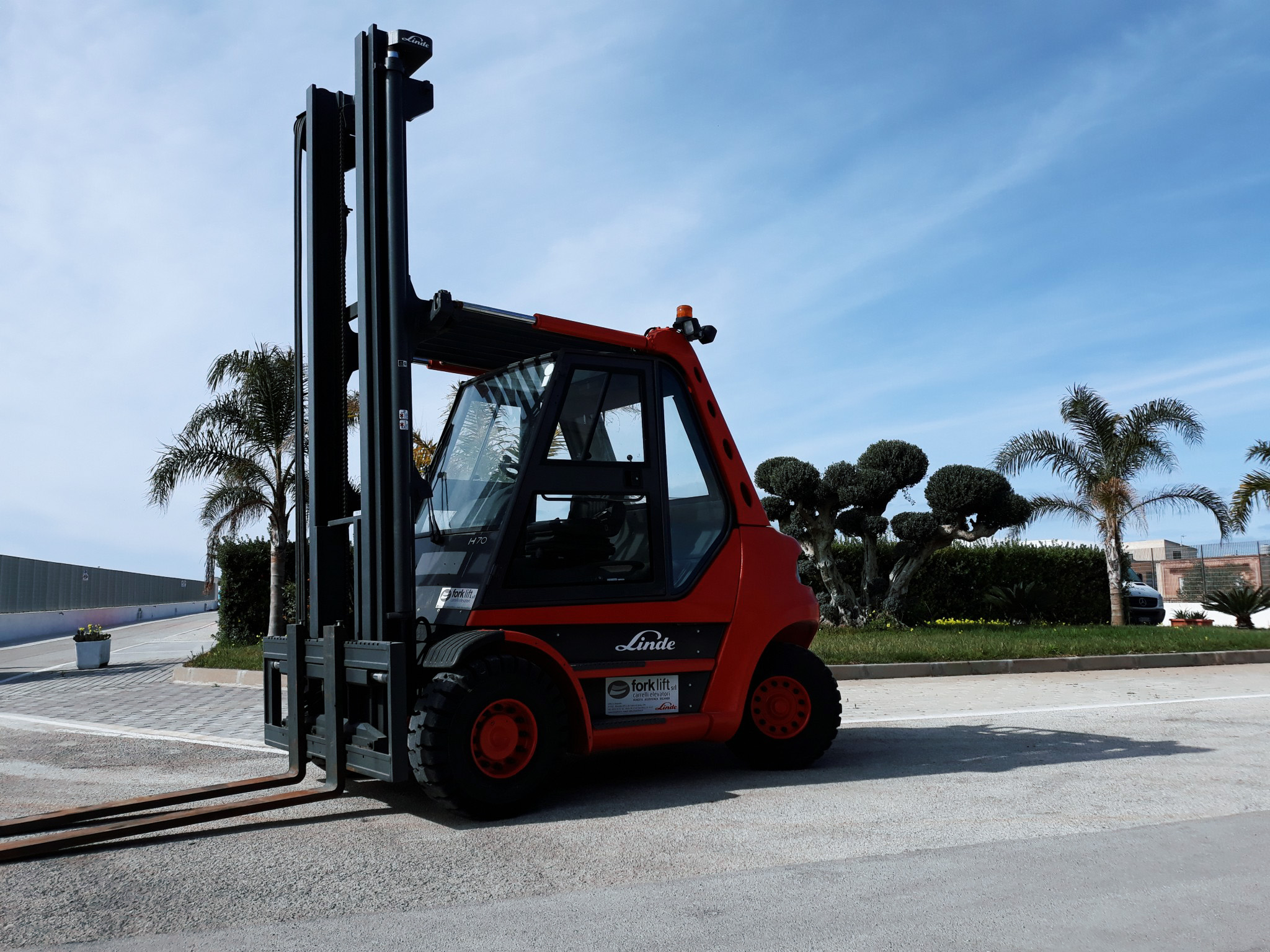 Carrello elevatore in strada